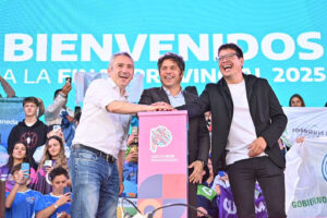 Axel Kicillof, Andres Larroque y Cristian Cardozo en la inauguración de la final de los Juegos Bonaerenses 2025.